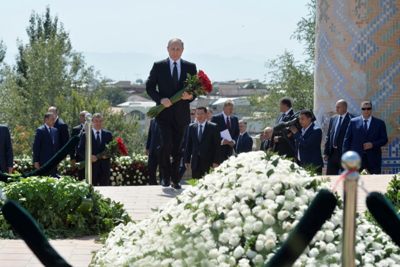 GALERII | Putin Usbekistani riigipea haual: usbekid võivad alati venelastele loota