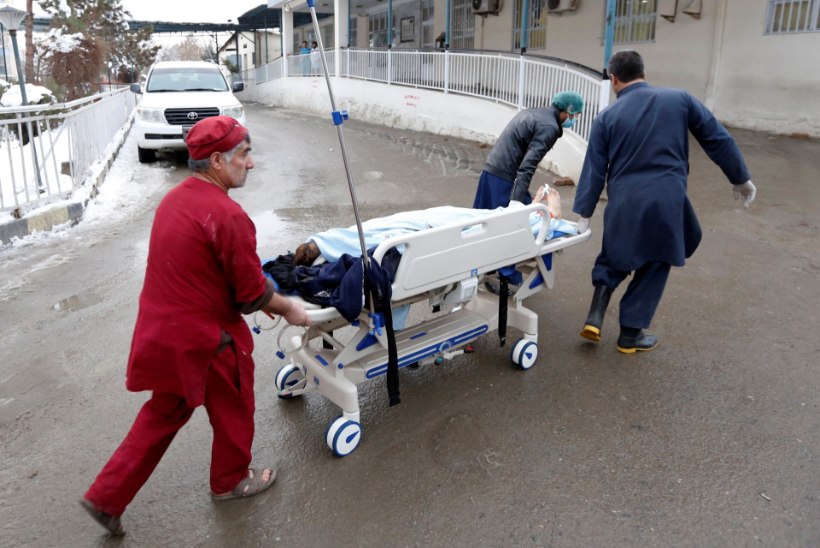 FOTOD | Kabulis tappis enesetaputerrorist vähemalt 20 inimest