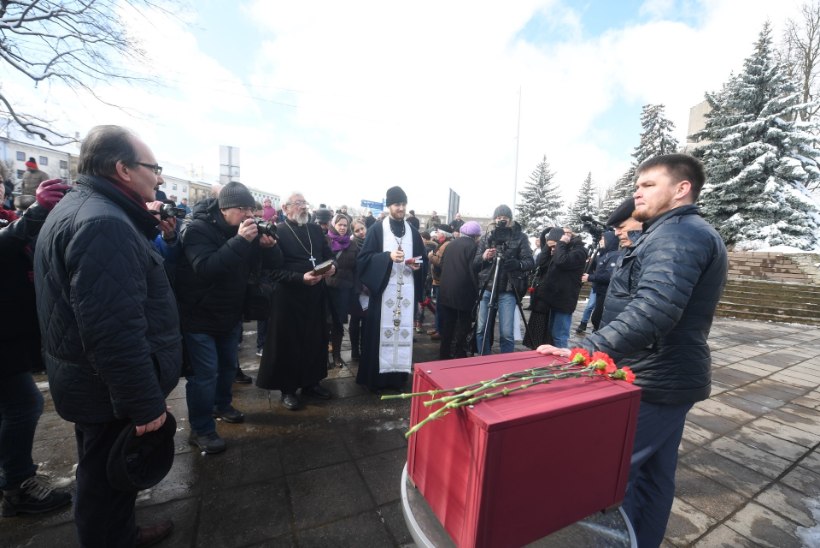 FOTOD | Pikeeriva pommitaja saatus: Narva all hukkunud noored lendurid said lõpuks koju