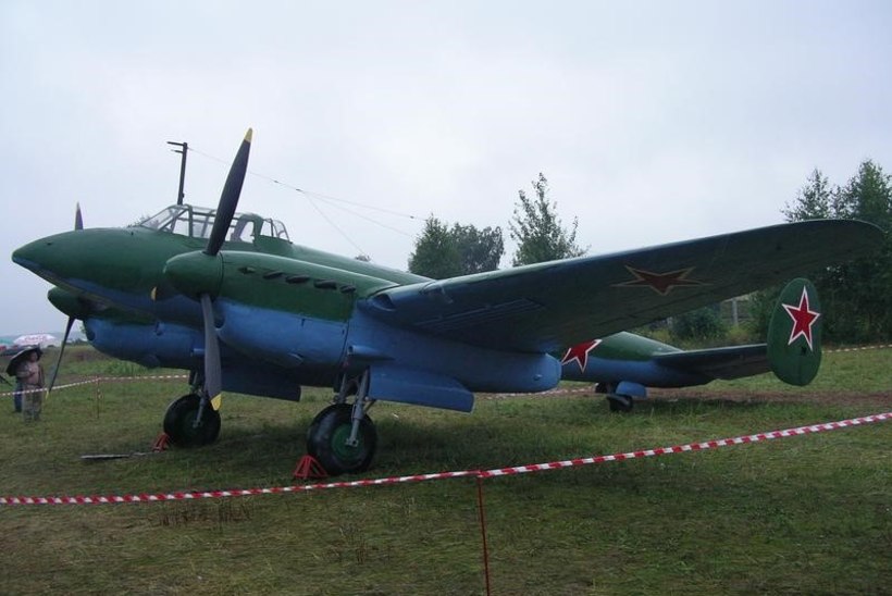 FOTOD | Pikeeriva pommitaja saatus: Narva all hukkunud noored lendurid said lõpuks koju