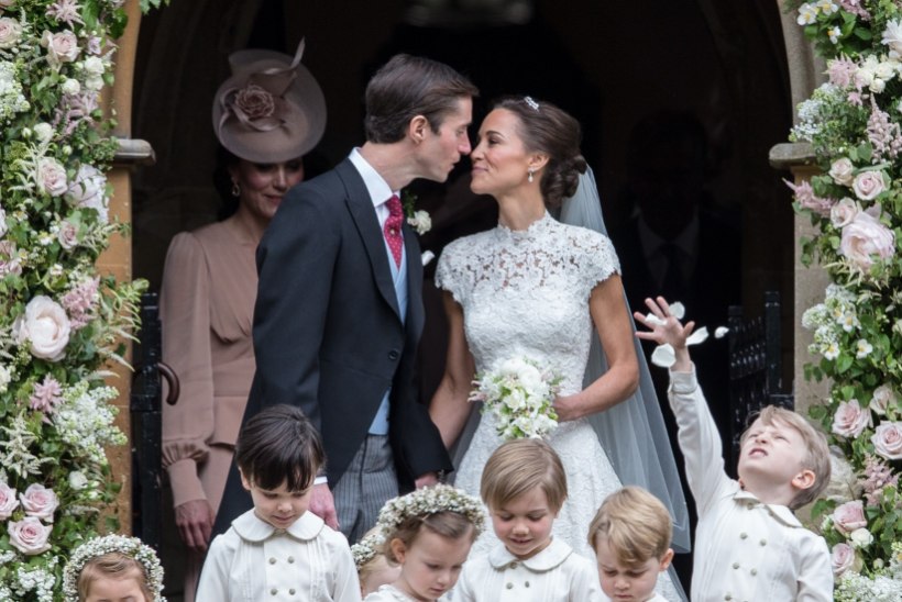 ŠIKID LAPSED: eestlanna pani kuninglikud võsukesed Pippa Middletoni pulmadeks riide