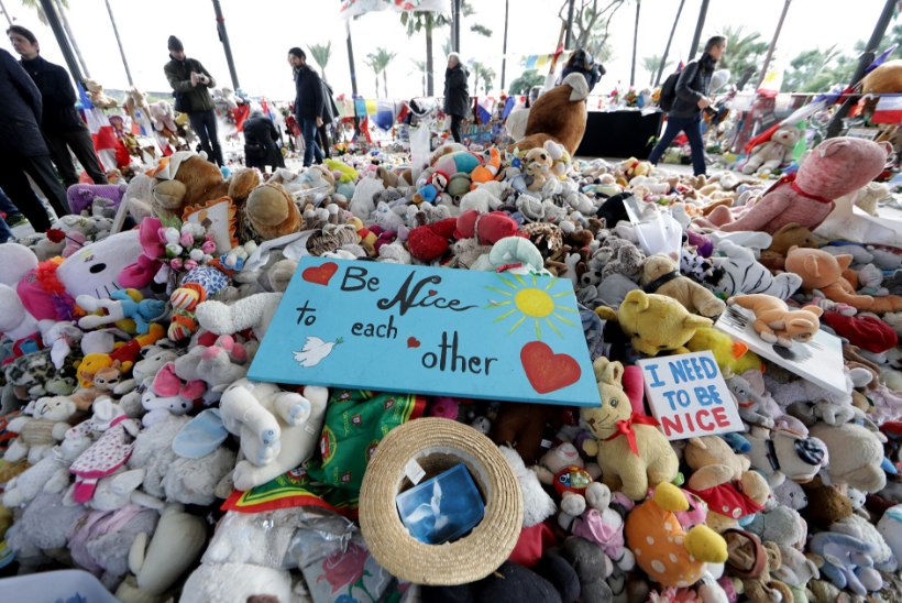 Mis sai Nice'i rünnaku ohvrite mälestuseks toodud mänguasjadest ja kaartidest edasi?