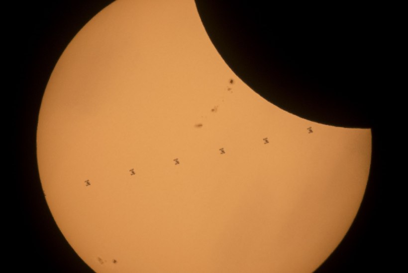 KAUNIS FOTOPOMM: rahvusvaheline kosmosejaam jäi päikesevarjutuse pildile