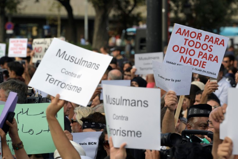 Sajad moslemid kogunesid Barcelonas terrorismivastasele meeleavaldusele