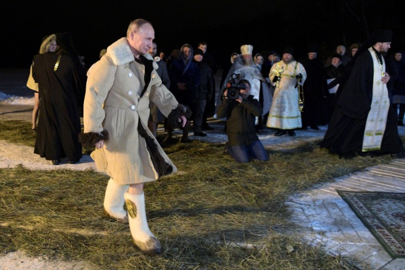 VIDEO JA FOTOD | Putin käis kolmekuningapäeva puhul jääaugus