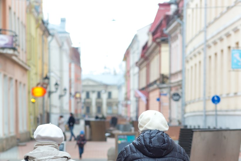 Tartu südalinnas üritas Läti kodanik bussi ootavalt naiselt õlakotti röövida