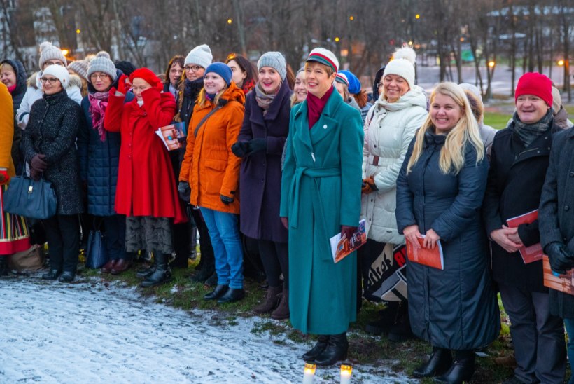 GALERII JA VIDEO | Kaljulaid laulis koos kooriga Ernesaksa 110. sünniaastapäeva auks 