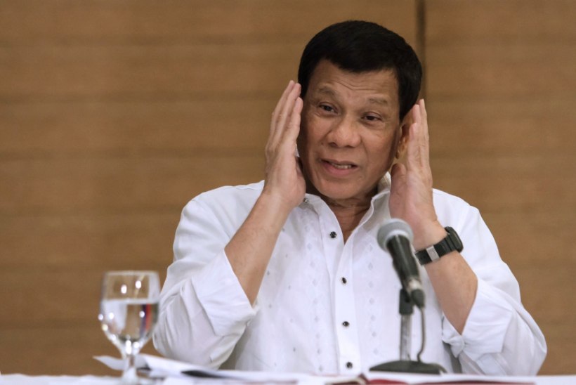 Filipiinide president soovitab sõduritel naismässulisi jalgevahele tulistada