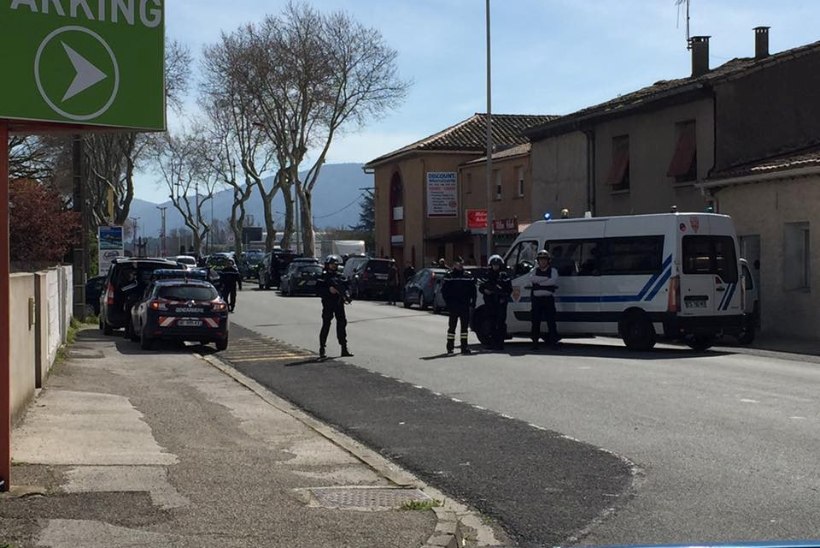 Prantsusmaal asuvas supermarketis võttis relvastatud mees pantvange, kolm inimest hukkus