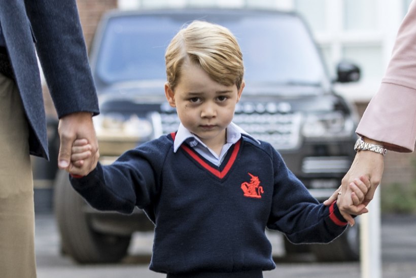 MILLINE ON KUNINGLIK JÄRJEKORD: väike prints tõukas Harry troonist kaugemale