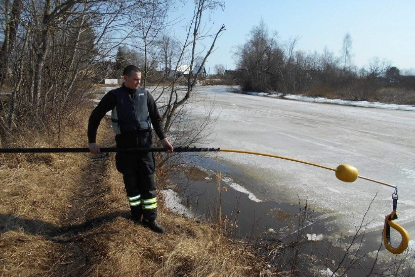 FOTOD | Mustvees päästeti jõejääle läinud mees