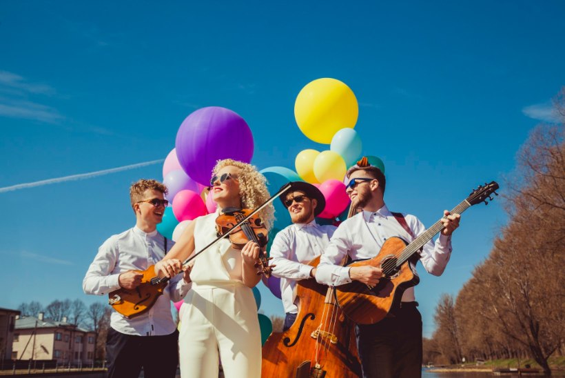 Curly Strings tähistab Eesti juubelit 30 kontserdiga
