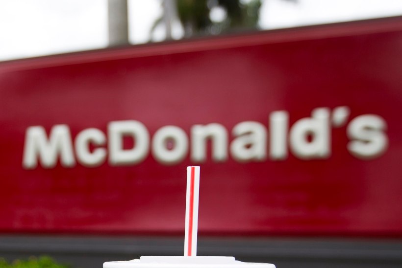 McDonald's loobub Inglismaal ja Iirimaal plastikkõrtest
