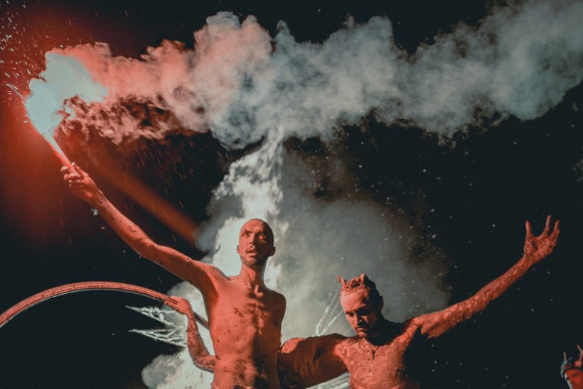 GALERII | PIDU NAGU VÄLISMAAL! Non Grata põletas Saaremaa muusikafestivalil hiigelfööniksi 