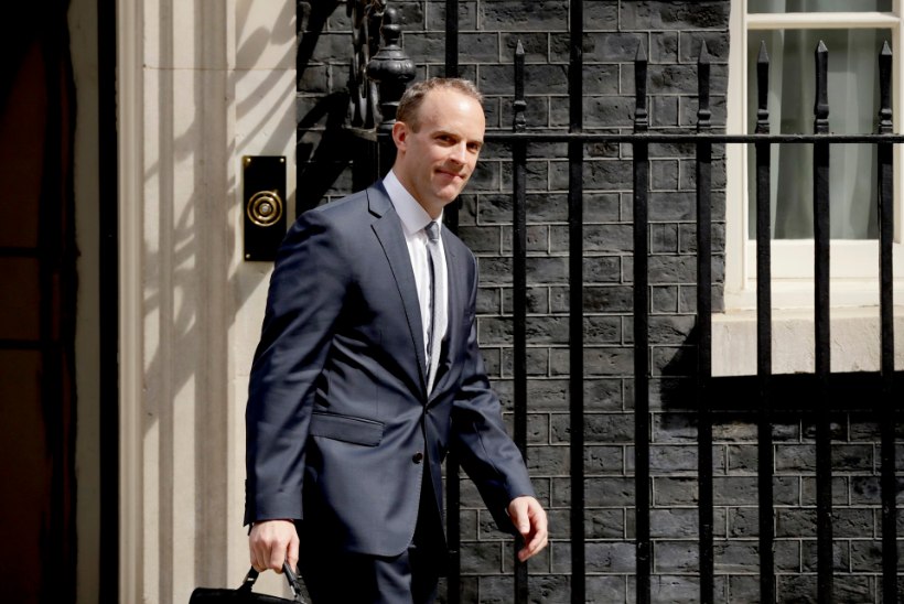 Suurbritannias vahetub kaks olulist ministrit