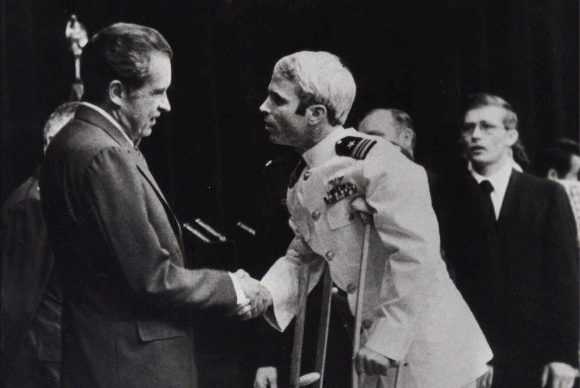 McCaini kannatused Vietnamis: peksmine, düsenteeria ja keskaegsed piinamisvõtted