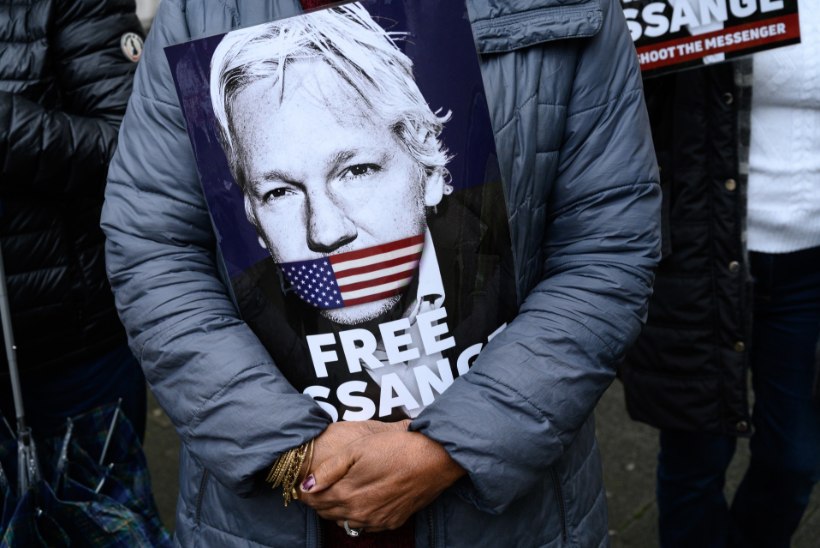 Karistusaeg sai läbi, aga Assange jääb vangi