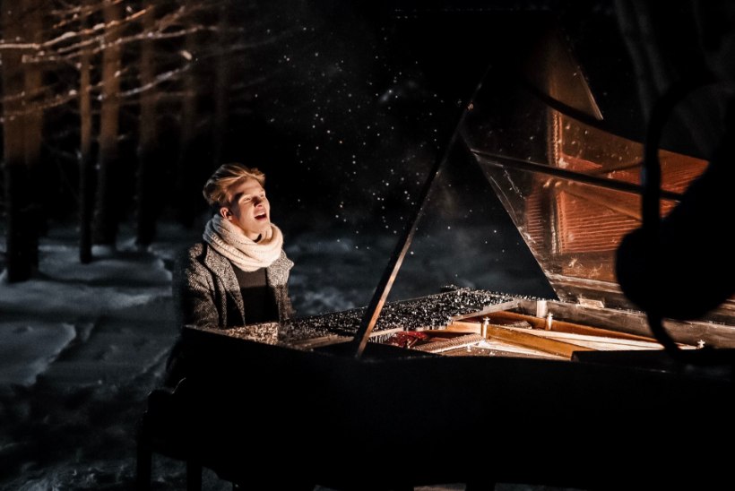 VIDEO | Jaagup Tuisk kaverdas Ed Sheerani megahitti ja mängis metsas klaverit