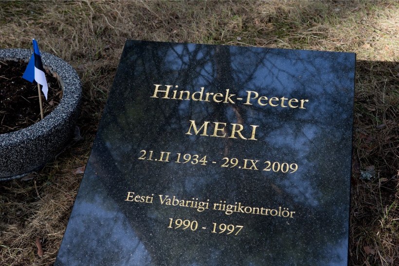 GALERII | Lennart Mere haual põlevad mälestusküünlad