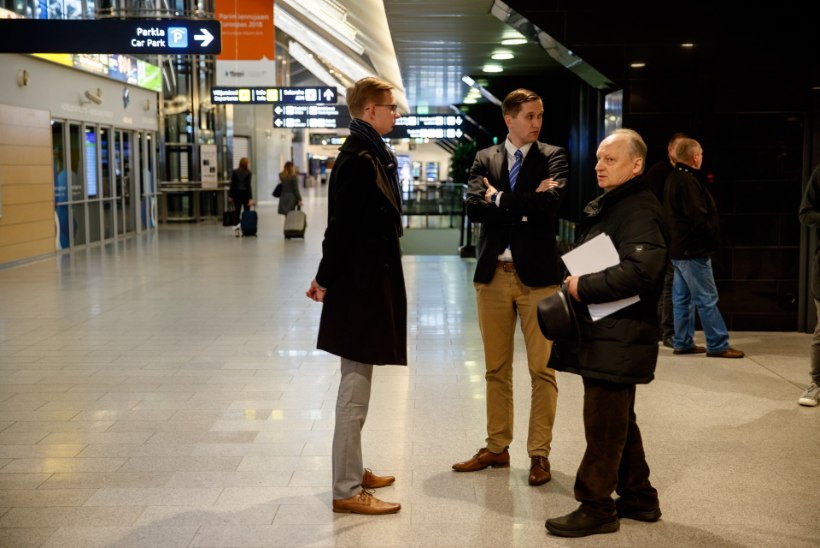 FOTOD | Marine Le Pen jõudis Tallinnasse, lennujaamas tervitas teda Jaak Madison