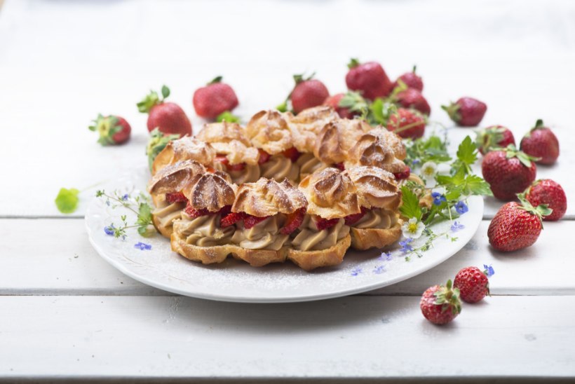 SEE TEEB PÜHAPÄEVA TÄIUSLIKUKS: tuuletaskupärg kohvikreemi ja maasikatega 