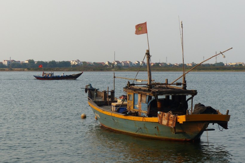 Karm võitlus ebaseadusliku kalapüügiga: Indoneesia uputab sadu välismaa laevu