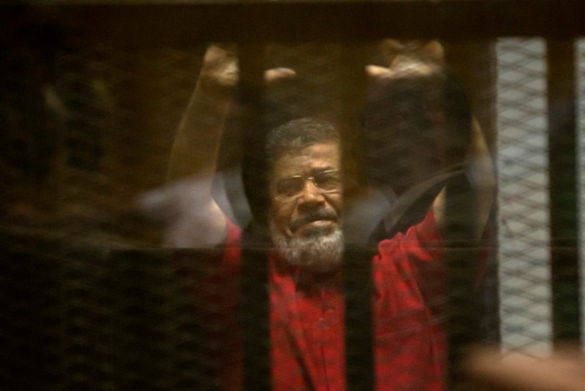 Egiptuse meedia: ekspresident Morsi kukkus kohtusaalis kokku ja suri