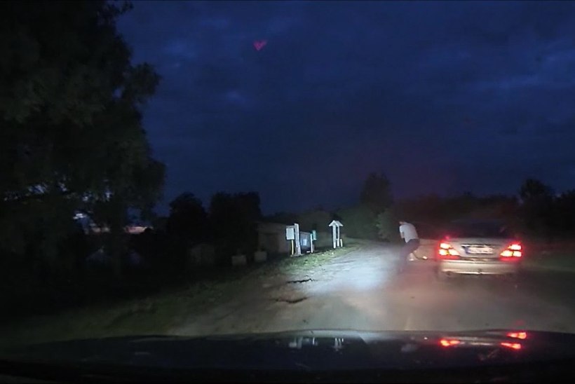 VIDEO | NAGU FILMIS: politsei eest Lexusega põgenenud mees hüppas viimases hädas Lämmijärve