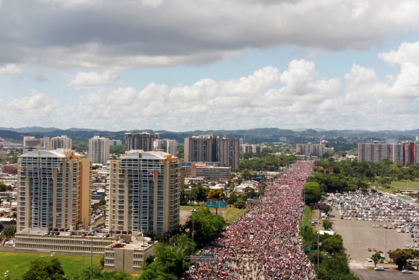 GALERII | „MAHA ROSSELLÓ!“ Puerto Rico juhi solvangud tõid tänavale sajad tuhanded, neile on toeks ka Ricky Martin