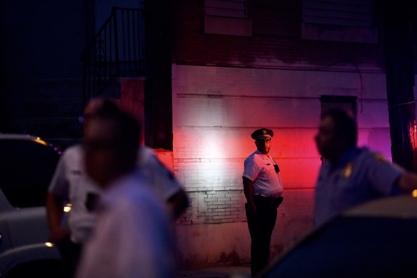 FOTOD | Narkoreid Philadelphias päädis mitmetunnise pantvangidraama ja tulistamisega, viga sai seitse politseinikku