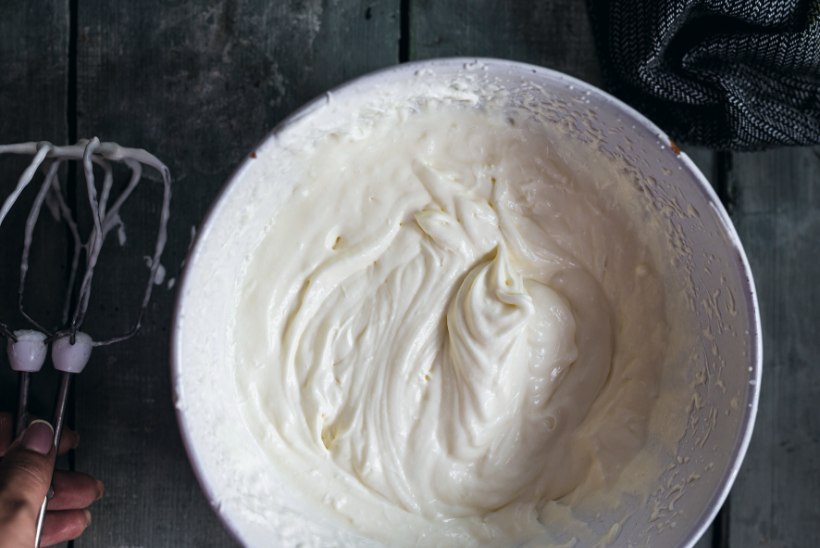 Magus ahvatlus: värskete marjade ja jogurtikreemiga Pavlova koogikesed