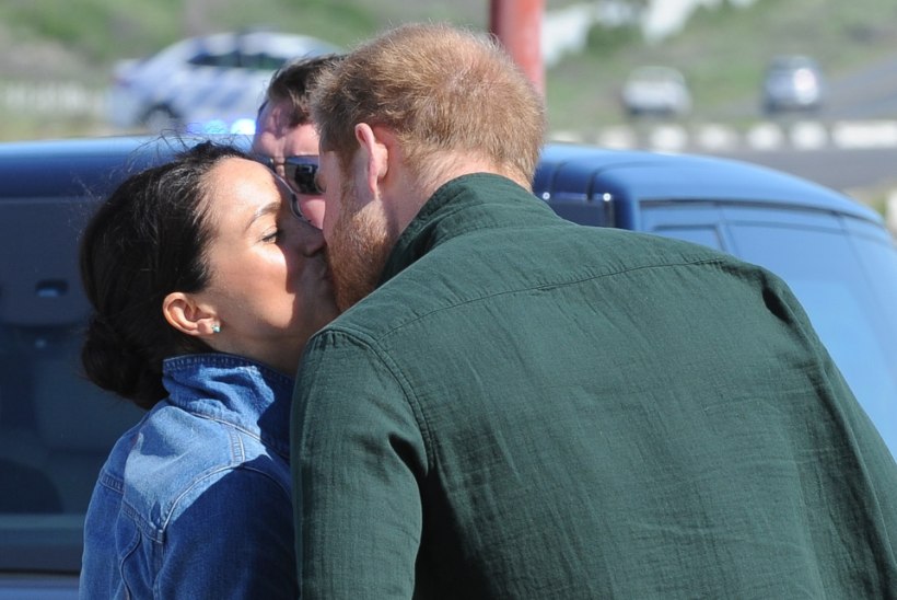 KUI NUNNU! Prints Harry ja Meghan ei pelga armastust näidata ja suudlesid fotograafide silme all