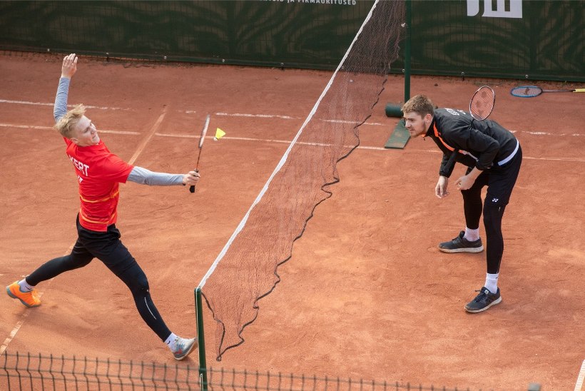 FOTOD | Eesti sulgpallitipud rassivad koroonaajastul hoopis tenniseväljakul