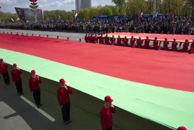 FOTOD | Valgevenes kogunesid tuhanded inimesed koroonakriisist hoolimata võidupüha paraadile 
