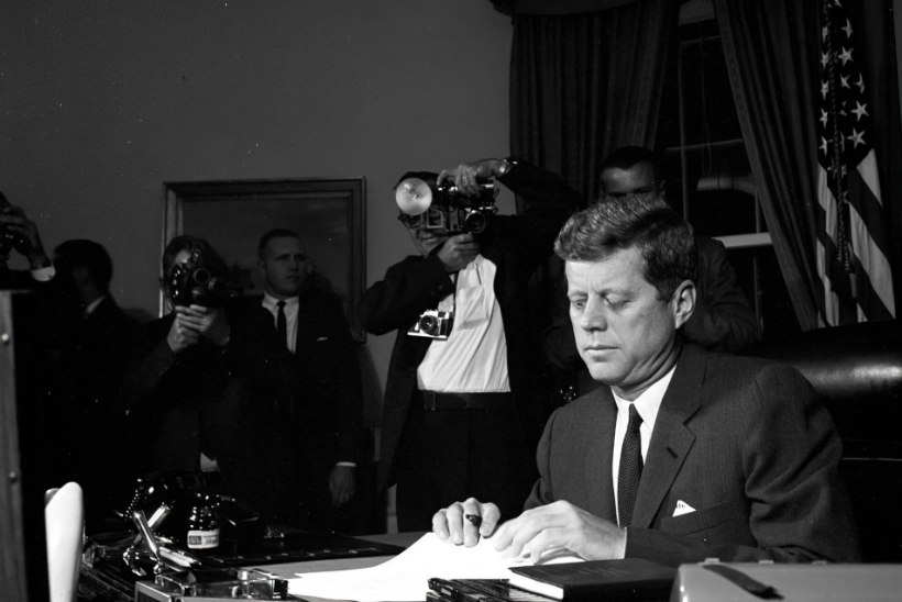 USA valitsus avaldas seni salastatud dokumendid Kennedy mõrva kohta