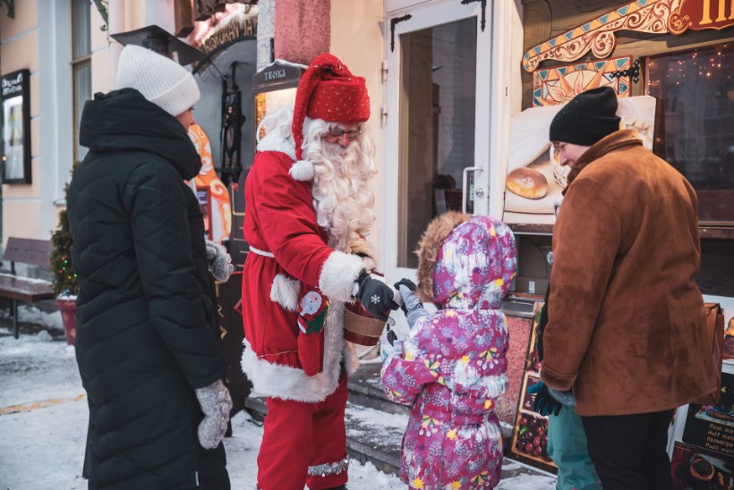 ÕL VIDEO | Tallinna raeplatsi 88aastane jõuluvana: „Ei ole harjunud kodus lesima ja mitte midagi tegema.“
