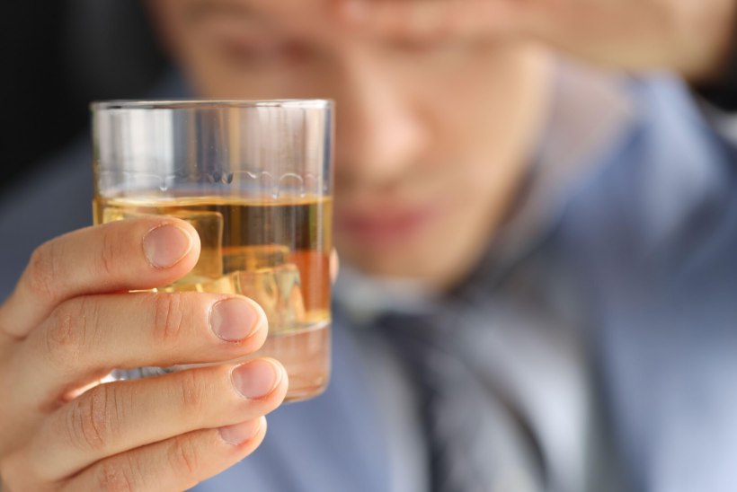 KAS SEE ON ALKOHOLIMÜRGISTUS? Need märgid näitavad, et su sõber võib olla juba koomas 