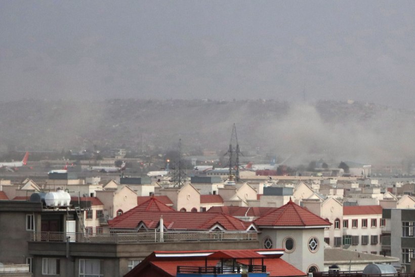 Kabuli lennujaama lähistel plahvatasid pommid, surma sai vähemalt 90 inimest, nende hulgas 13 USA sõjaväelast