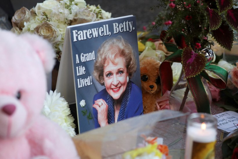 99aastase Betty White’i surm vallandas vandenõuteooriad