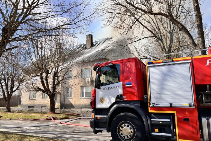 GALERII | Võhma kesklinnas oli suur tulekahju, põles mitmekordne kortermaja
