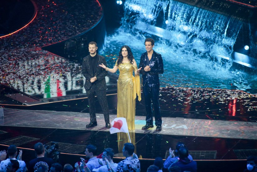 OOTAMATU HAIGUSHOOG: Eurovisioni õhtujuht kadus 20 minutiks lavalt