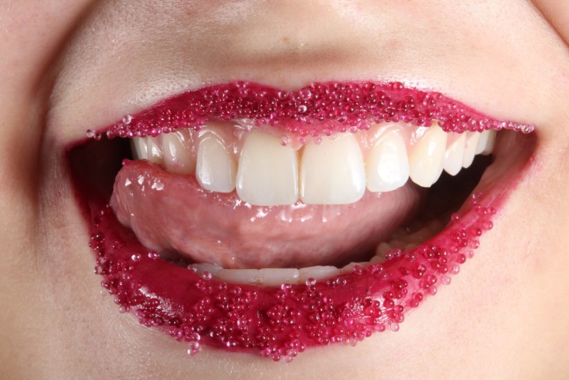 SÖÖK, MIS RIKUB NAERATUSE: need üllatavad toiduained teevad su hambad koledaks ja katki 