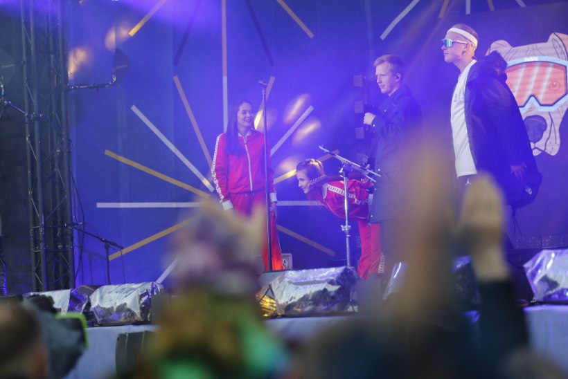 GALERII | MEIE EUROOPA! Välisministeeriumi ees laulsid tuntud artistid ja tantsisid Narva tüdrukud
