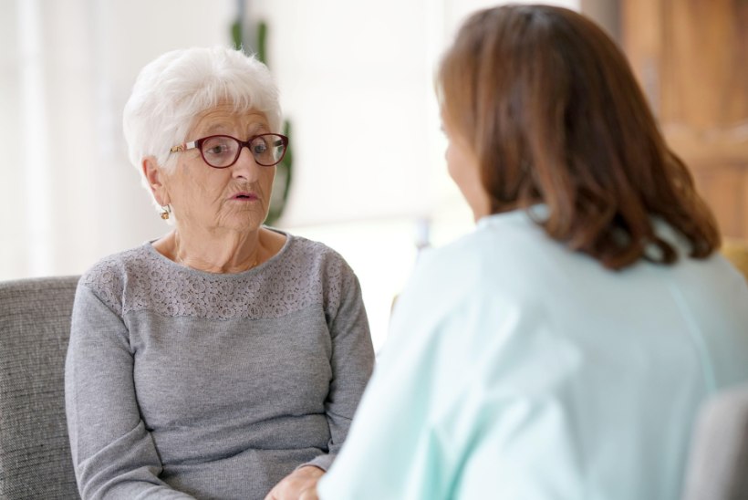 RÄÄGI OMA EAKAGA! Vähene suhtlemine suurendab dementsuseohtu