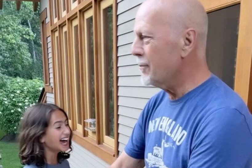 LIIGUTAV VIDEO | Tütar õpetab afaasiahaiget Bruce Willist tantsima