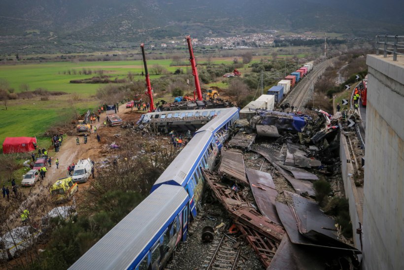 Kreekas hukkus rongiõnnetuses 36 inimest