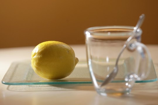 Hommikune klaasitäis sooja vett koos sidruniga - kas tõesti kasulik?