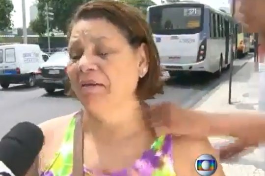 USKUMATU VIDEO: ajakirjanikule tänavakuritegudest rääkivalt naiselt üritati intervjuud andes kaelakeed varastada