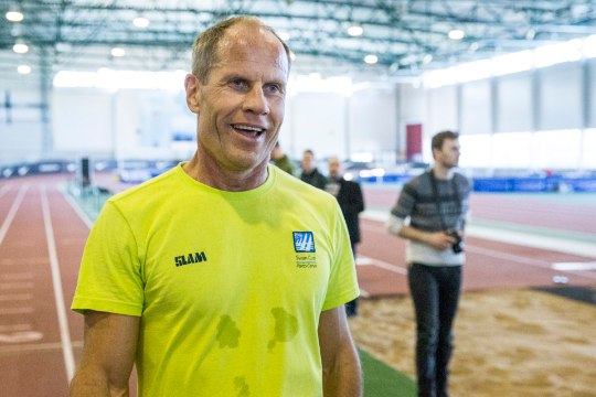 GALERII JA VIDEOD | Eesti kuulsuste sõbralik rivaalitsemine spordihallis ehk Algas „Mehed vormi“ kampaania