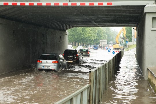 Eesti ilm on alati põnev olnud, aga miks ta meid just tänavu vihma, äikese ja tormidega piinab?
